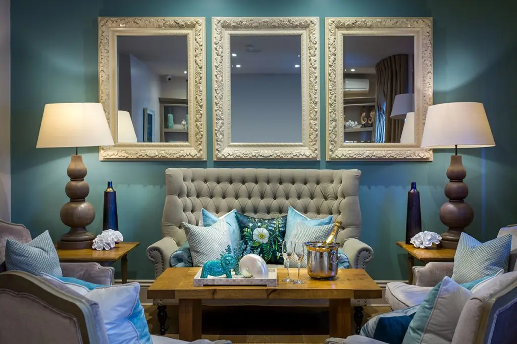 A photo of a seating area within the Roslin Beach Hotel in Southend